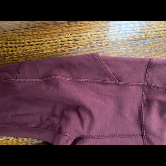 Lululemon invigorate 23" crop high rise Heather Ed merlot size 2 - Picture 3 of 4